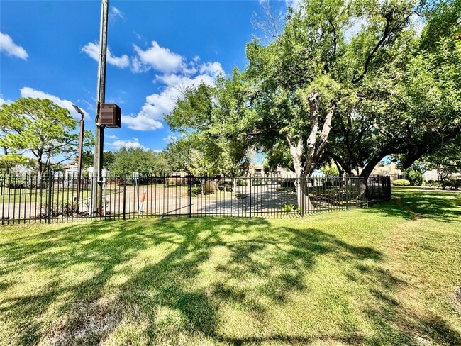 Photo - 10555 Turtlewood Ct