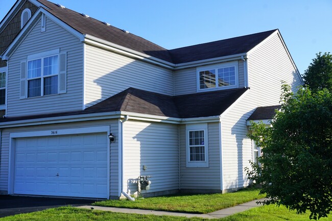 Building Photo - 3616 Forestview Dr