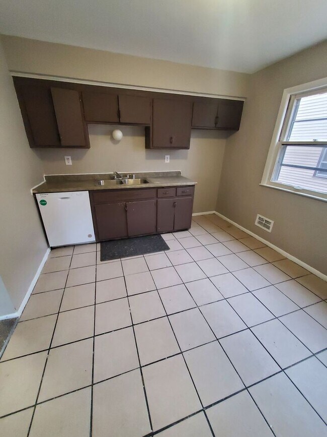 Photo - 6520-6522 W Carmen Ave. (Duplex) Unidad 6520 (Lower)