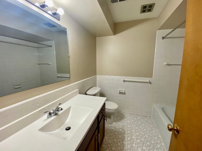 Photo - Cozy 2 Bedroom, 1 Bath Apartment with Balc... Unit IVA38