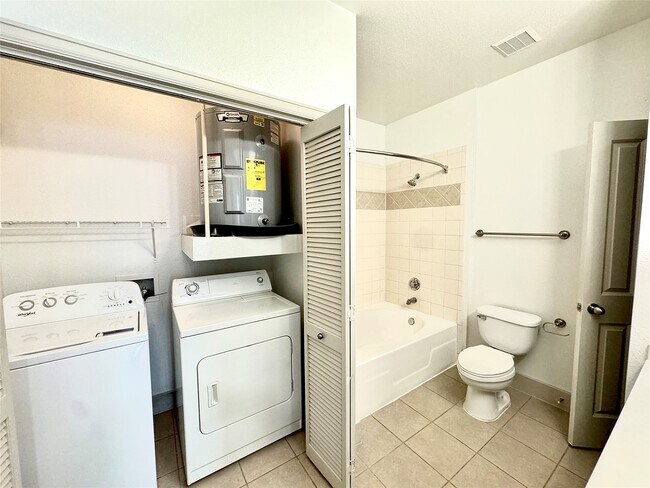 Photo - 2222 Smith St Unit 225