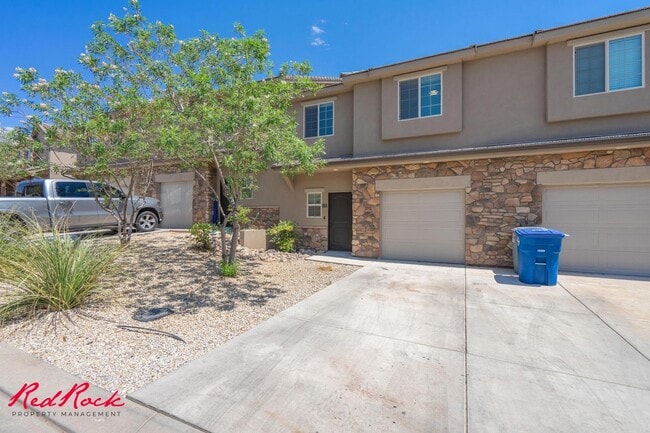 Building Photo - Charming 3 bedroom Townhome. 2 Community Pools!