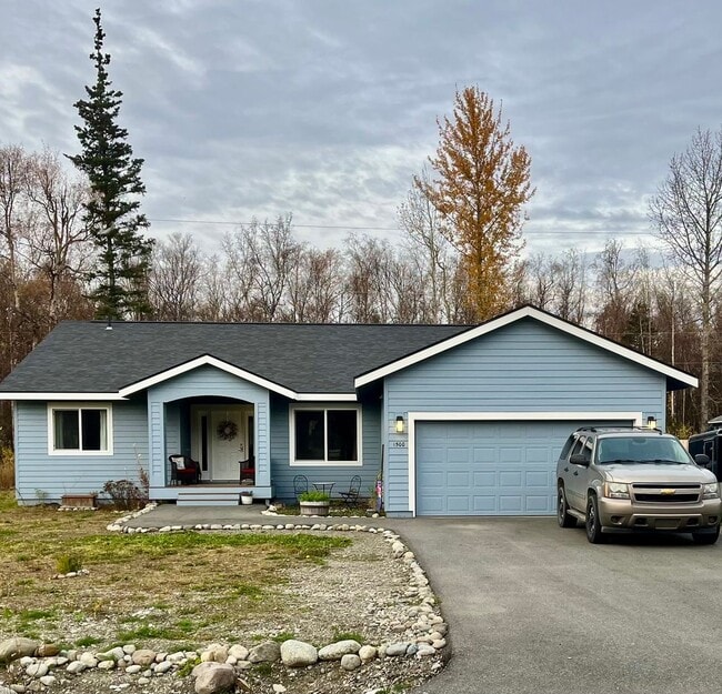 Building Photo - Spacious 3 bedroom/2 bathroom/2 car garage...