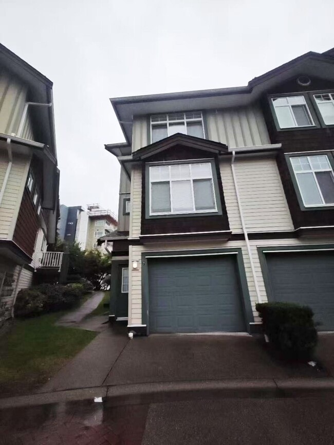 Photo - 16588 Fraser Hwy