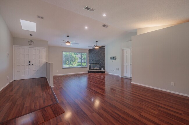 Photo - 842 SE Streamlet Ave