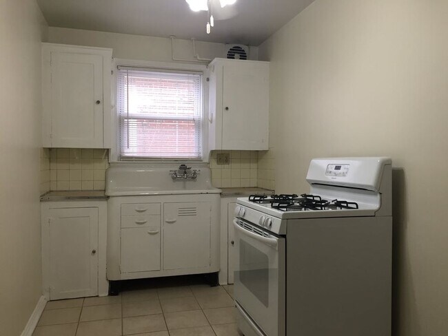 Photo - 631 Plymouth Rd