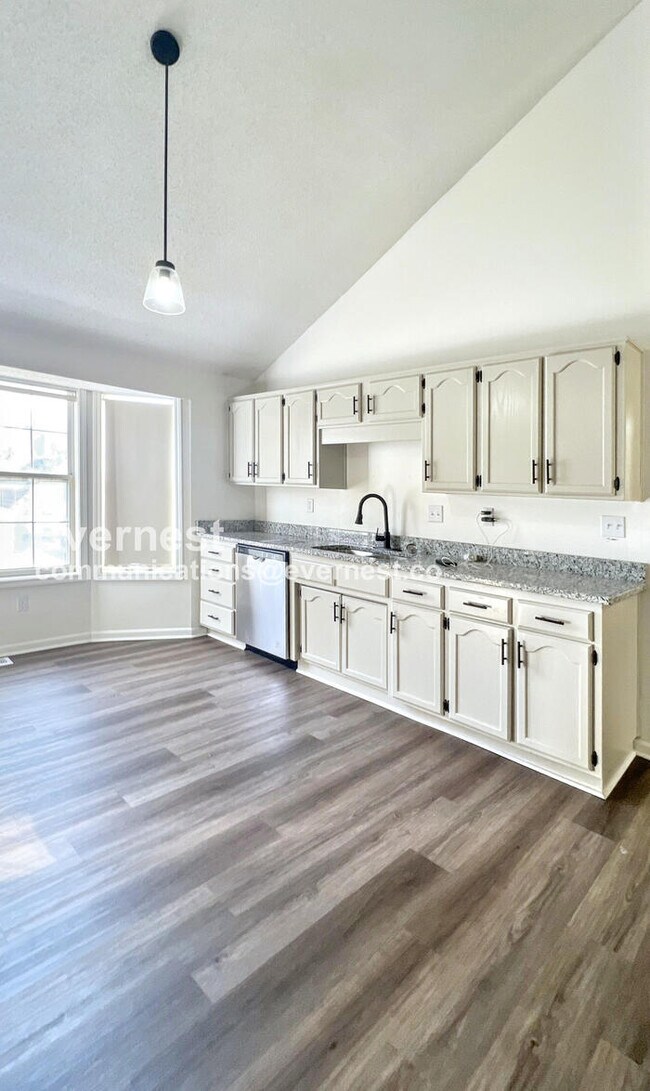 Photo - 325 Fawn Valley St