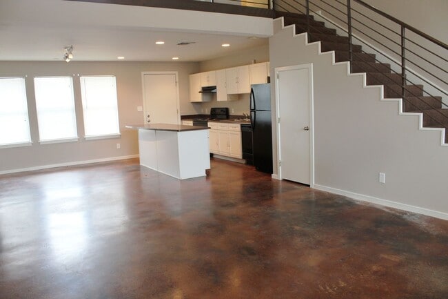 Photo - CONTEMPORARY URBAN CONDO NEAR DOWNTOWN