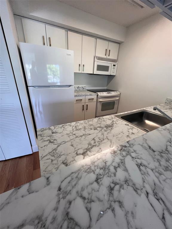 Building Photo - 5612 Rock Island Rd Unit 155