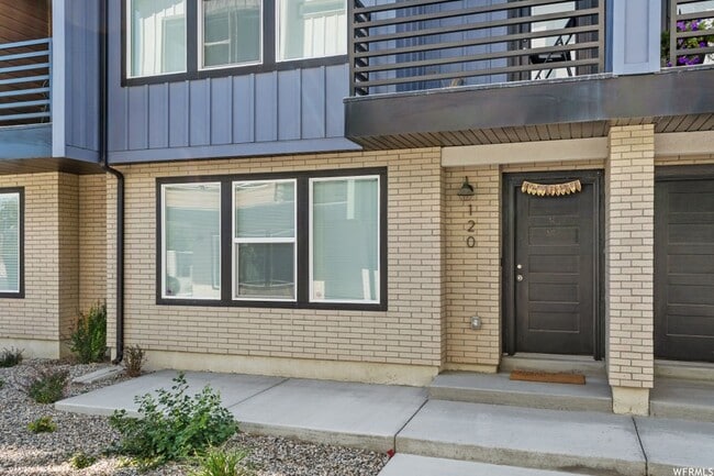 Building Photo - 120 E Abbeville Ct