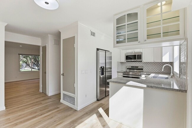 Photo - Freshly Renovated Single-Family Townhouse for Rent