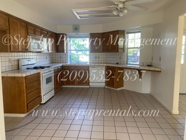 Photo - Welcoming and Spacious 3 Bedroom 2.5 Bathroom Home in Sonora!