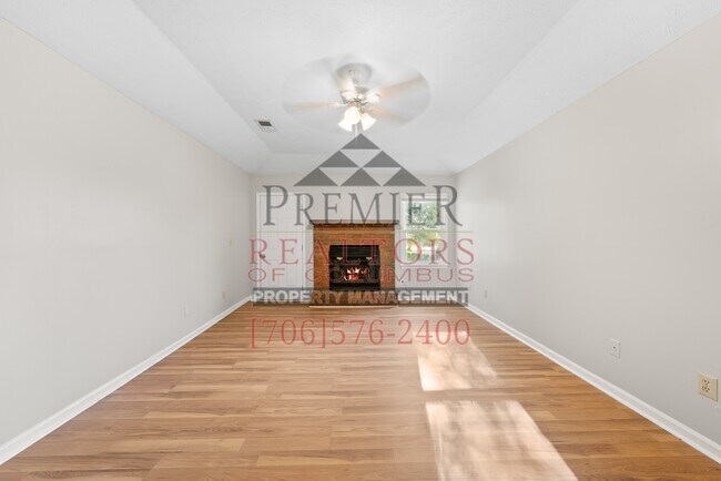 Photo - 6634 Hensley Dr