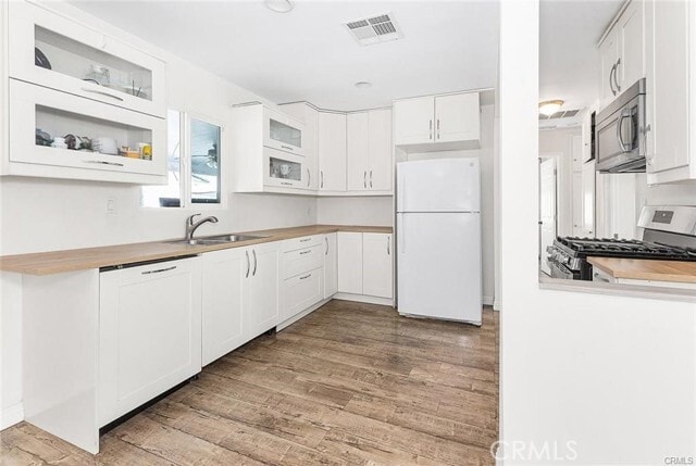 Photo - 8827 Sylmar Ave