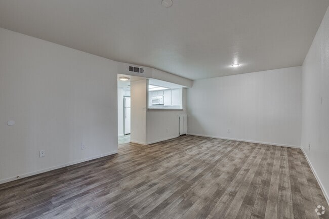 2 BR, 2 BA - 947 SF