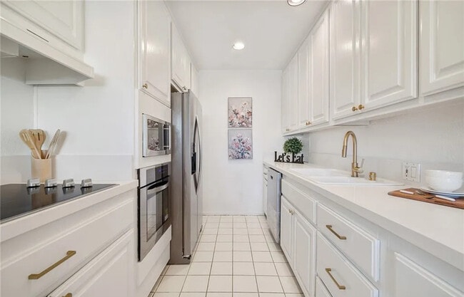 Building Photo - 4140 Warner Blvd Unit Apt 106