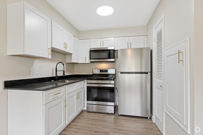 2 habitaciones, 1 baño - 850 pies cuadrados - Cocina - Ava Dearborn Heights