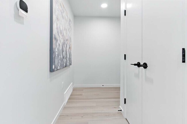 Photo - 7462 Klapstein Cres SW