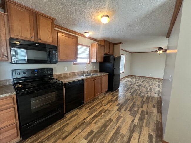 Photo - 143 Smokey Hill River Ct