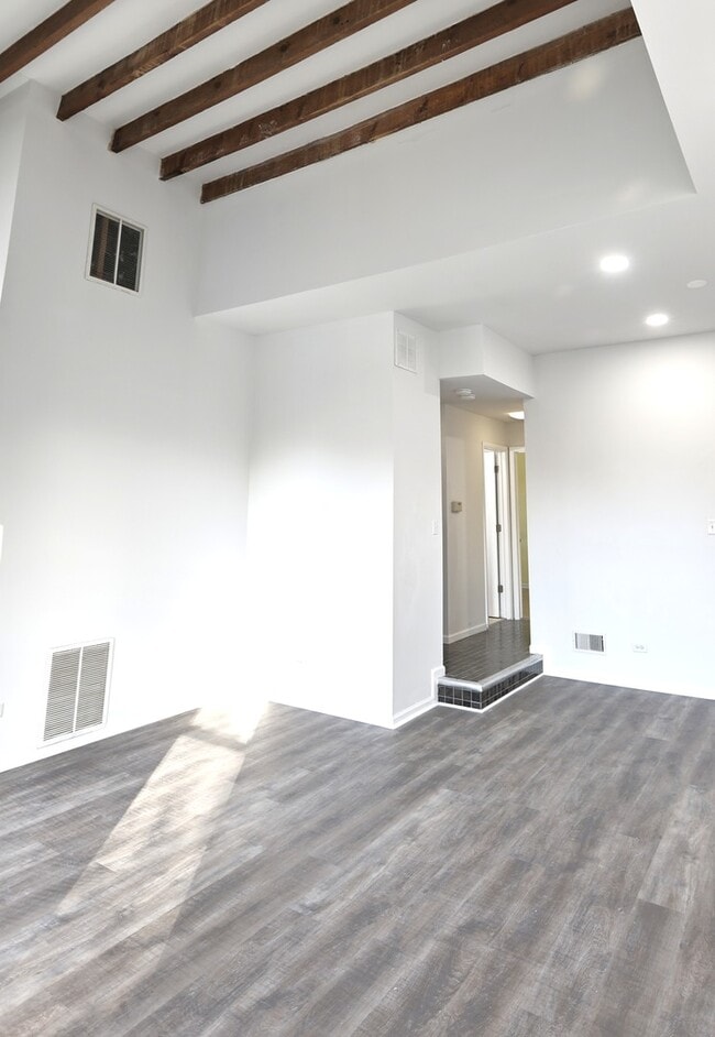 Photo - 3621 S Winchester Ave Unidad 2F