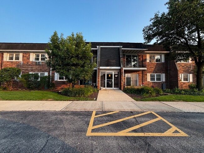 Building Photo - 2427 Ogden Ave Unit 3 Rental
