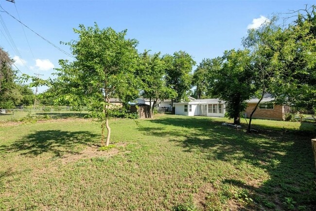 Photo - 2409 Devonshire Dr
