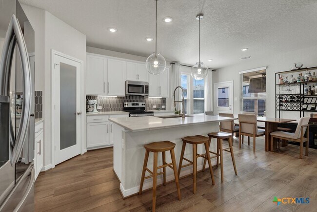 Photo - 816 Windflower