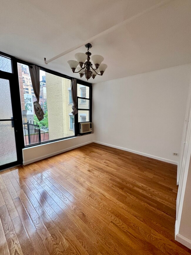 Photo - 303 E 53rd St