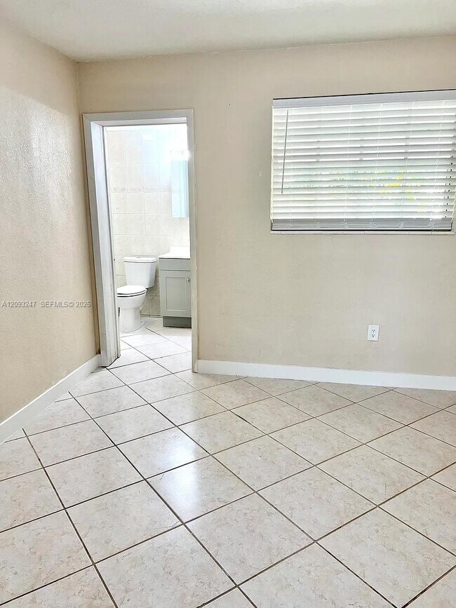 1175 W 33rd Pl