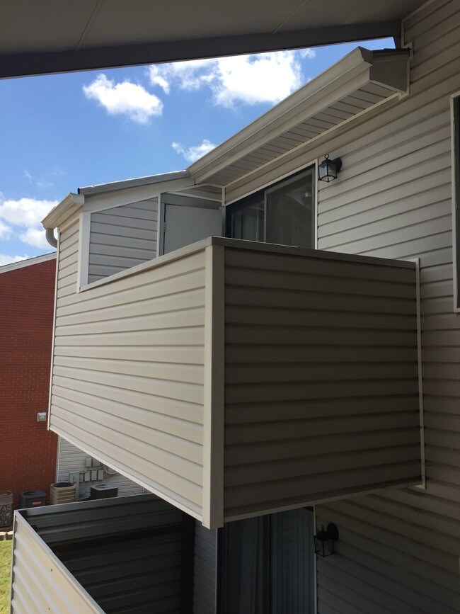 Balcón - 1932 E Lindsey St Unidad 207