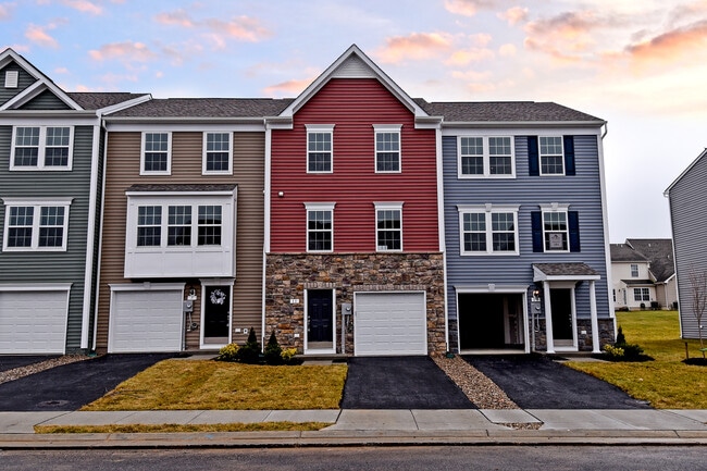 Building Photo - 11 Cecily Way Rental