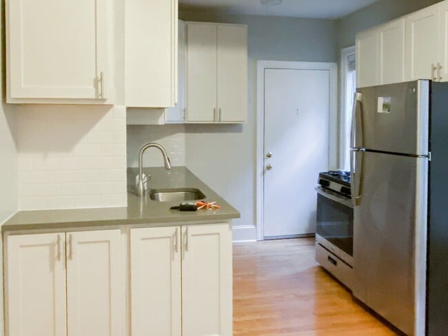 Photo - 623 W Melrose St Unit N2