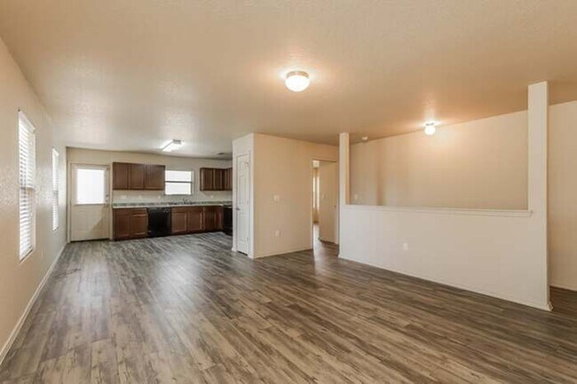 Building Photo - 7002 Heathers Way