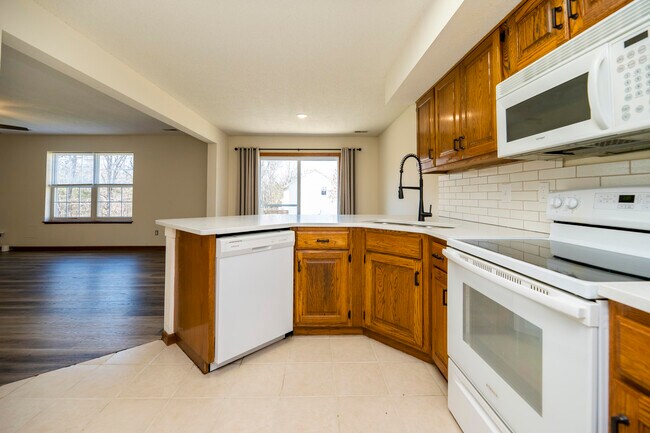 Photo - 13 Yorkshire Dr