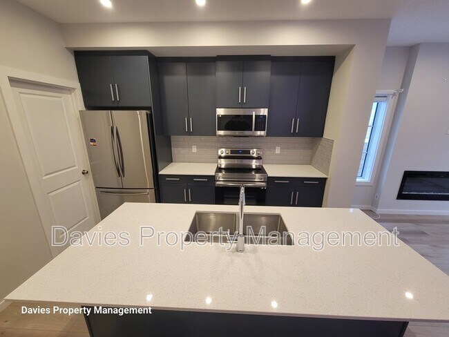 Photo - 3603-3606 6 Ave SW