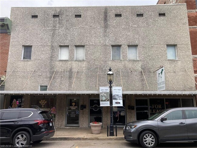 Photo - 619 Main St