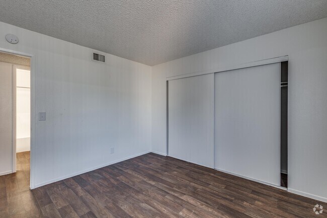 2 BR, 2 BA (Renovated) - 912 SF