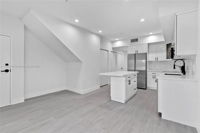 Photo - 1786 SW 9th St Apartamento Unidad 2