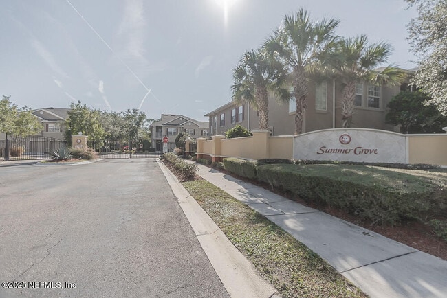 Photo - 3892 Summer Grove Way N