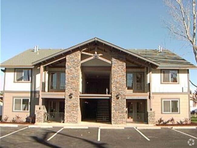 Building Photo - Upstairs 1-bedroom, 1-bath Apartment in an... Unit 225