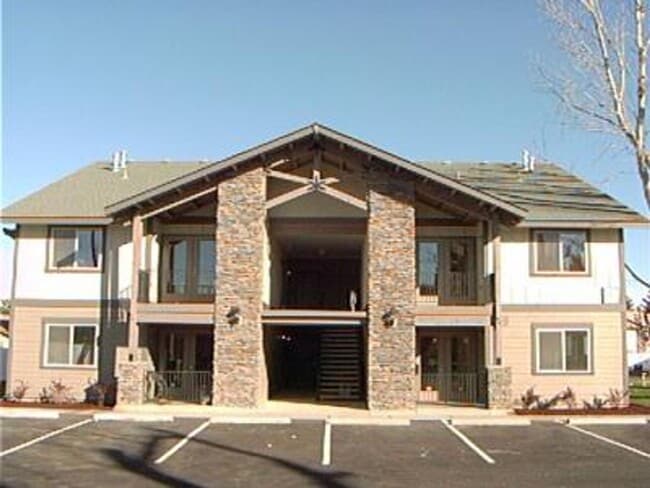 Upstairs 1-bedroom, 1-bath Apartment in an... - Upstairs 1-bedroom, 1-bath Apartment in an... Unidad 225