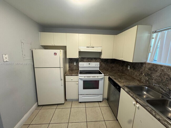 Building Photo - 4235 N University Dr Unit 210