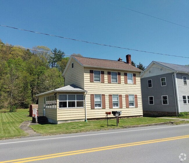 Building Photo - Country Living Rental