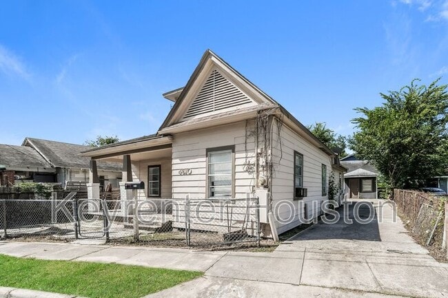 Photo - 4610 Schroeder St