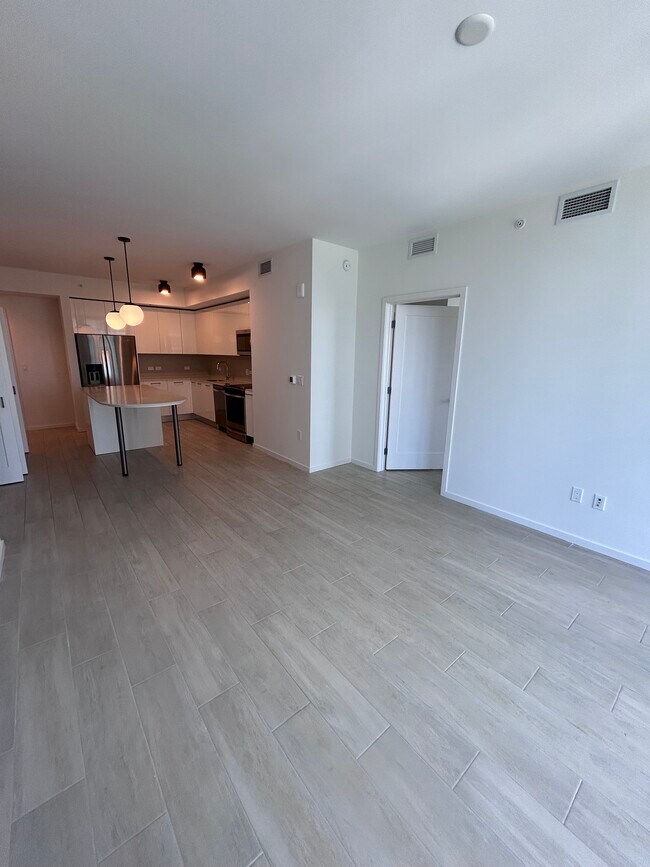 Photo - 70 NW 31st St Unidad 601
