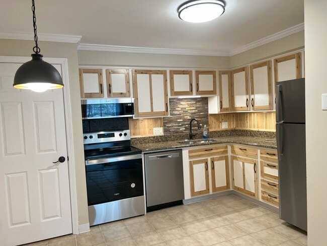 Building Photo - 8 Northbrook Dr Unit 806