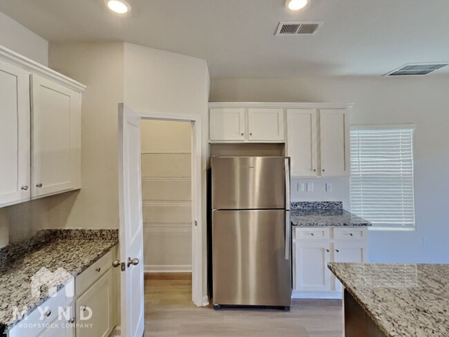 Photo - 104 Lightning Dr