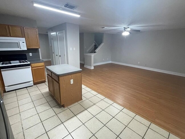 Photo - 906 Yacht Ct