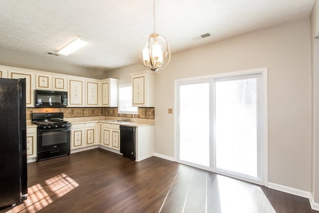 Photo - 229 Winthrop Ln