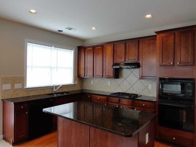 Photo - 690 Pimlicon Pl